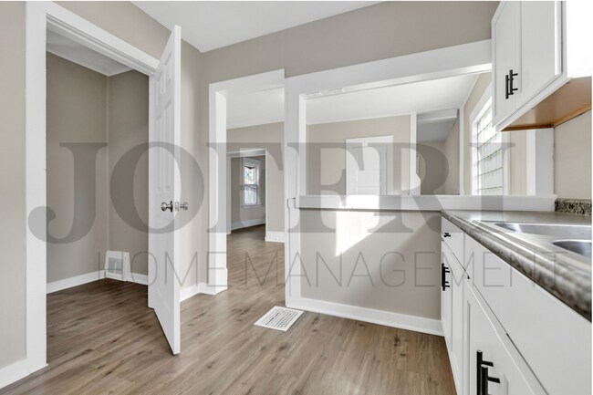 Building Photo - 3592 E 143rd St