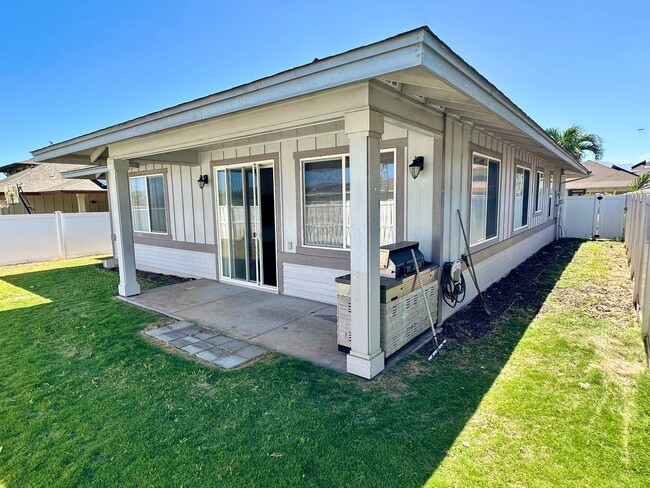 Building Photo - Vaulted Ceilings, Solar Panels & Peace & Q...