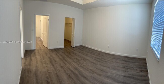 Building Photo - 1120 SE 26th Ct