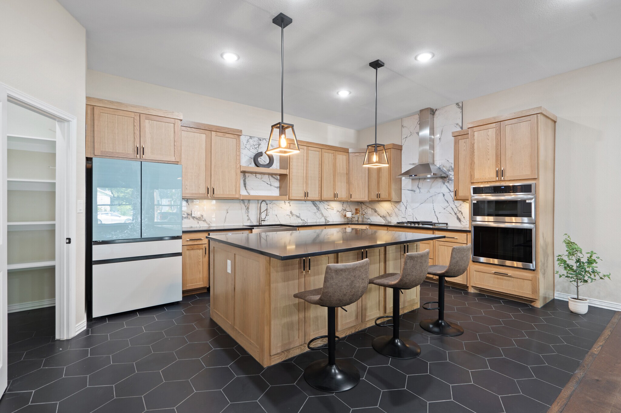 Building Photo - 2514 Carpenter Ave