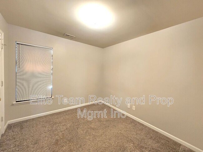 Building Photo - 5320 Peach Pl Ln