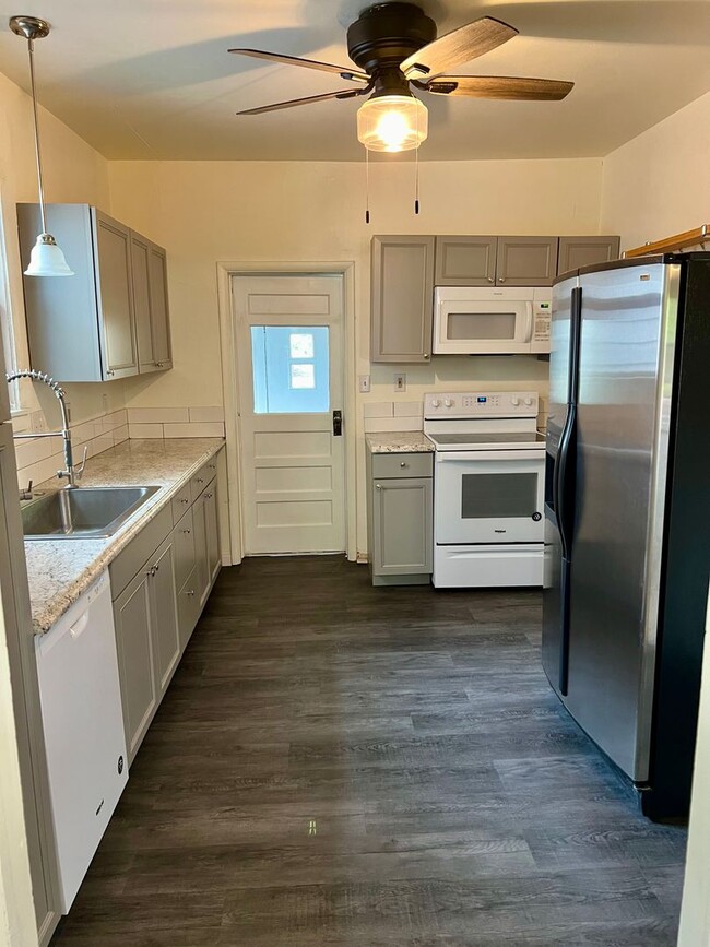Building Photo - Charming 2 Bedroom Home on Westside