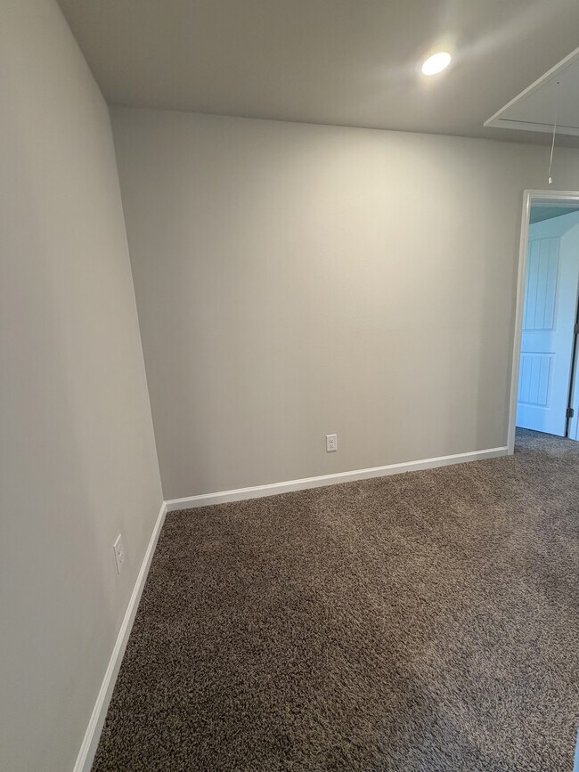 Building Photo - 18317 Fox Hollow Loop