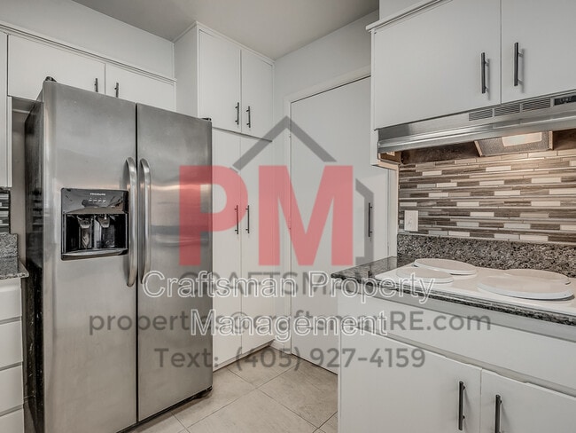 Building Photo - 13601 Pinehurst Rd