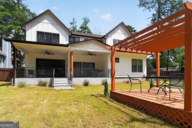 Building Photo - 2877 Alexa Ave SE