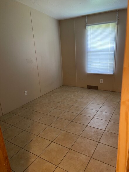 Building Photo - 2734 Middle Leesville Rd