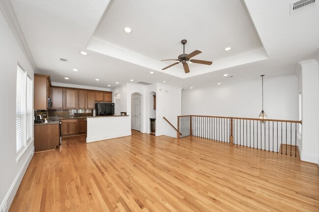 Building Photo - 1727 Aden Dr