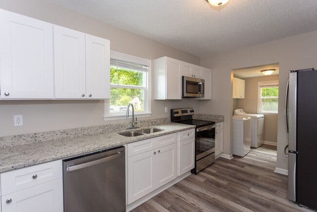 Building Photo - Welcome to this Beautiful Home nestled in the heart of Sumter, SC.