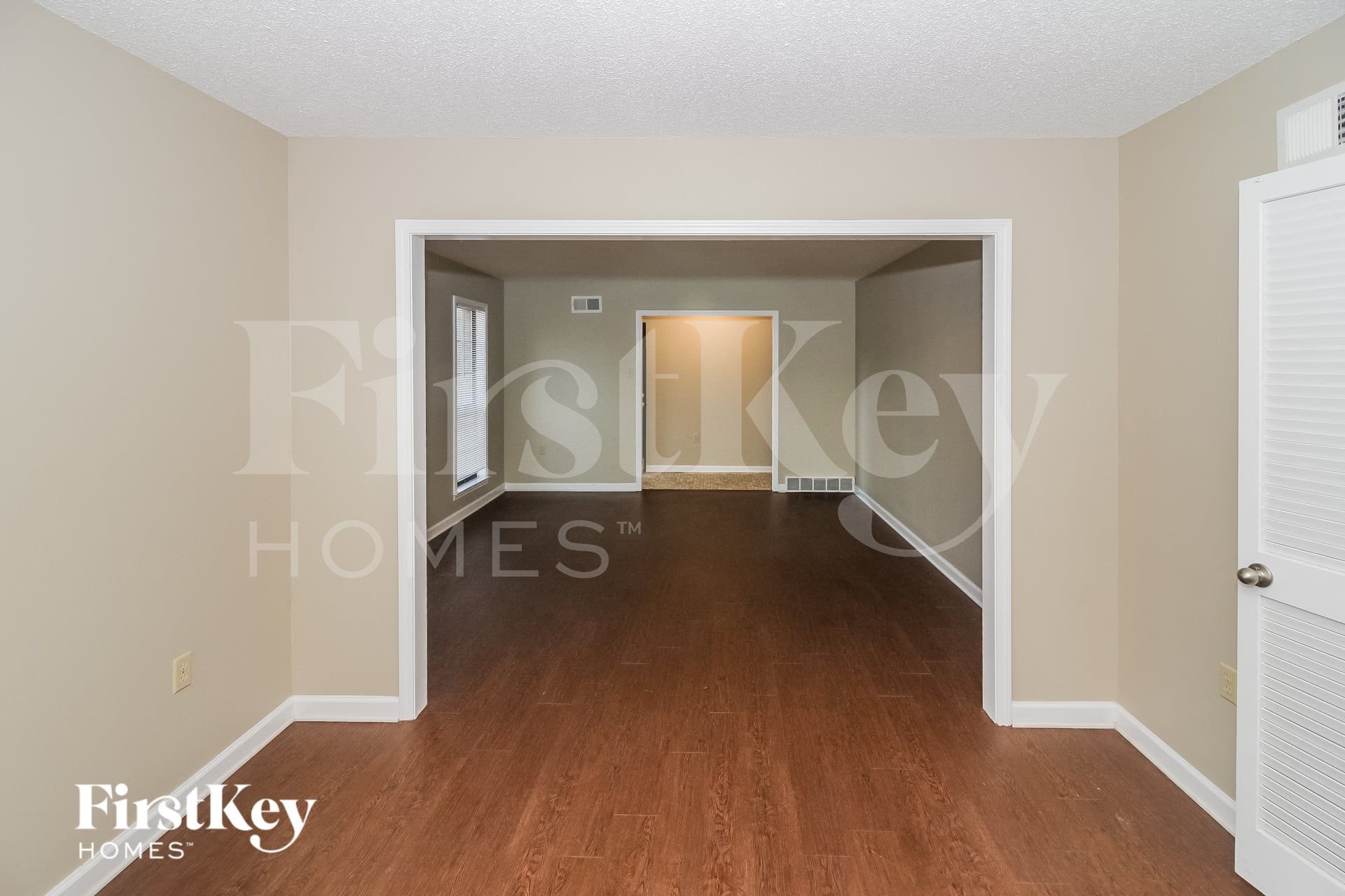 Building Photo - 3333 Summerhill Dr