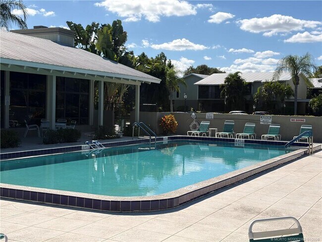 Building Photo - 800 NW Fork Rd