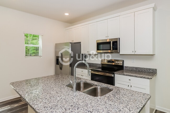Building Photo - Fantastic 3bd/3ba home! Let yourself in!
