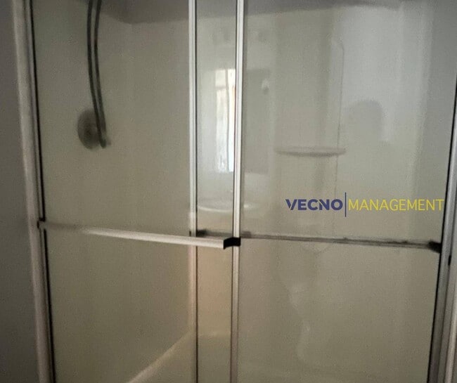 Building Photo - 1819 Country Rd