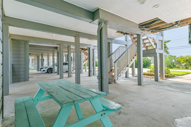Building Photo - 17615 Termini-San Luis Pass Rd