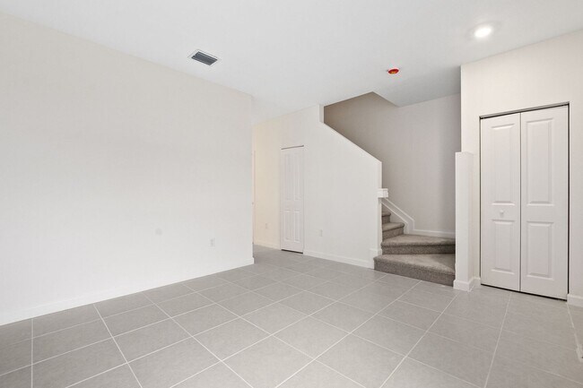 Building Photo - Modern 3-Bedroom Townhome with Private Backyard in Homestead