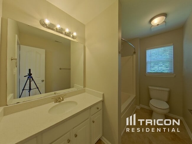 Building Photo - 8432 Redstone View Dr