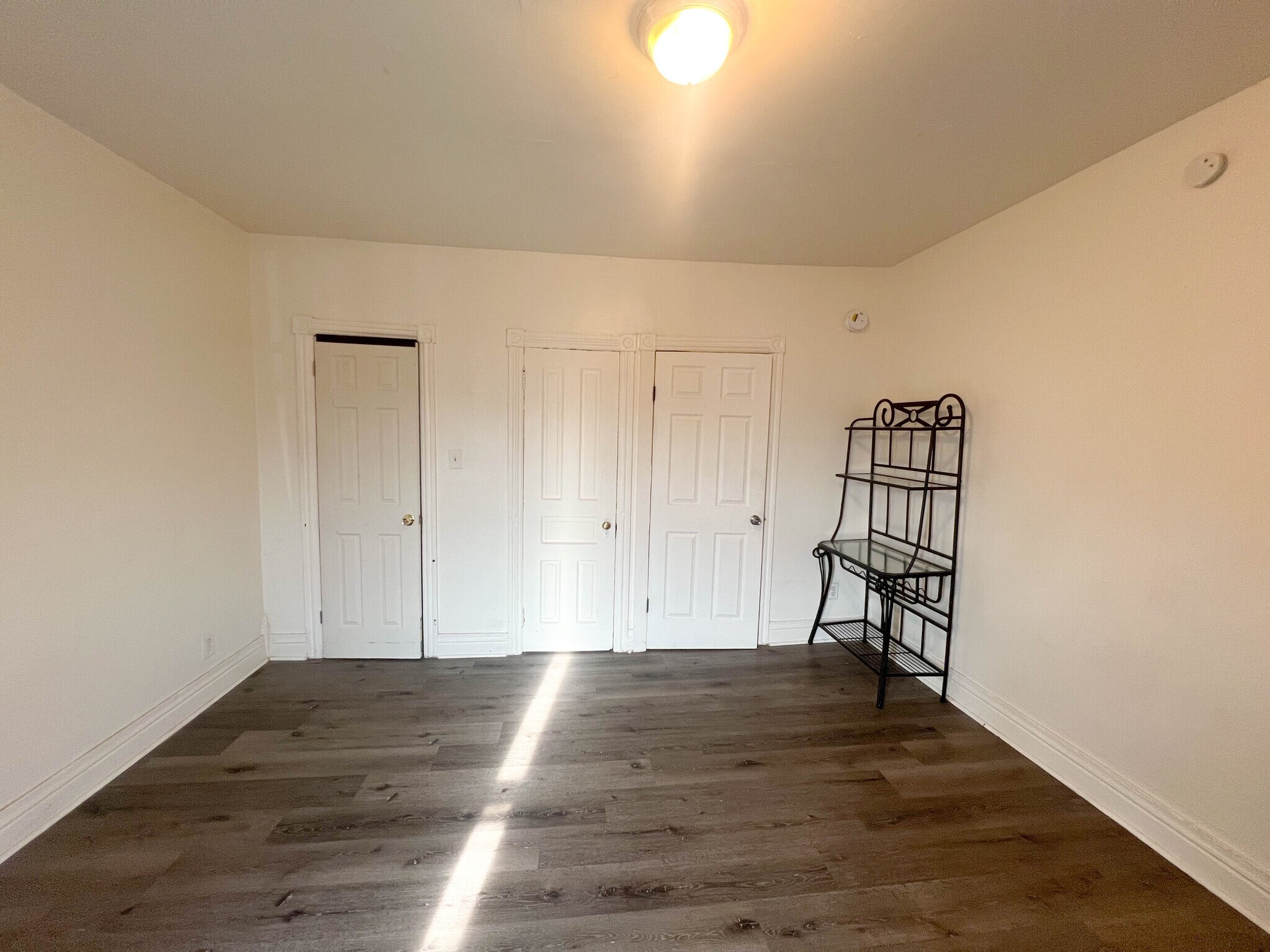 Building Photo - 117 1/2 N Penn St