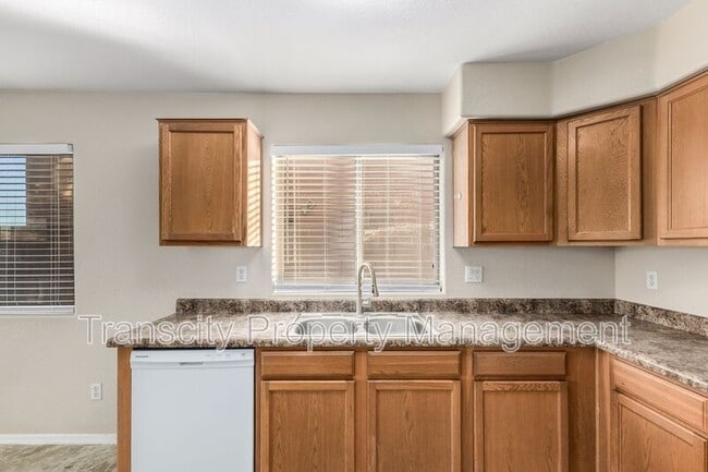 Building Photo - 41207 N Cambria Dr