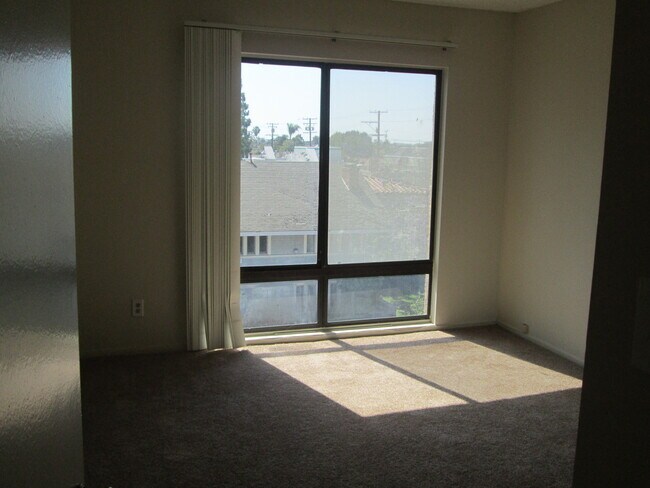 Building Photo - 1803 E Ocean Blvd