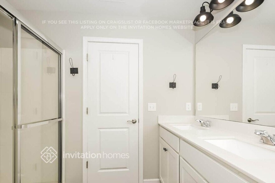 Building Photo - 1047 Lonergan Cir