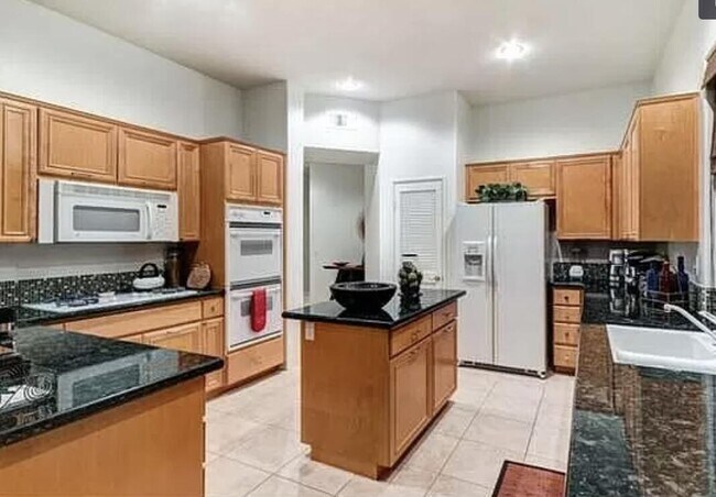 Building Photo - 129 Kavenish Dr
