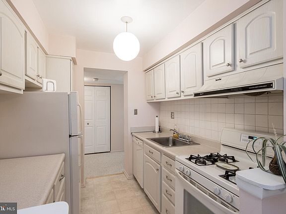 Building Photo - 3 Windblown Ct