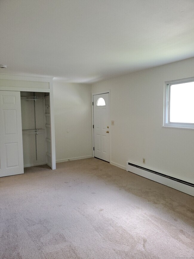 Building Photo - 50 Country Club Rd