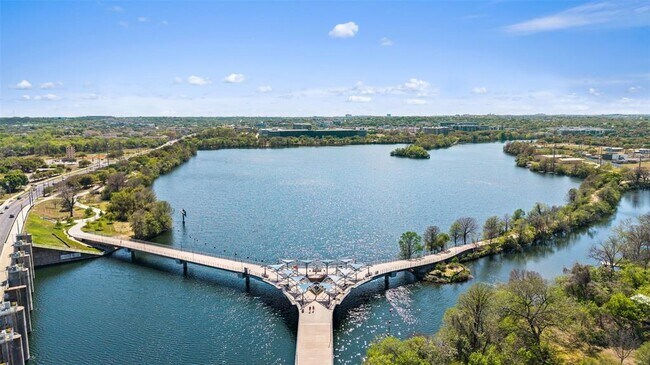 Building Photo - 2713 Halcyon Dr