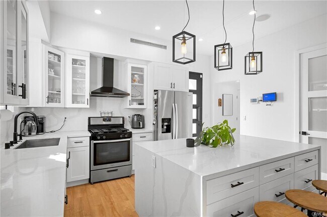 Building Photo - 9462 Odessa Ave