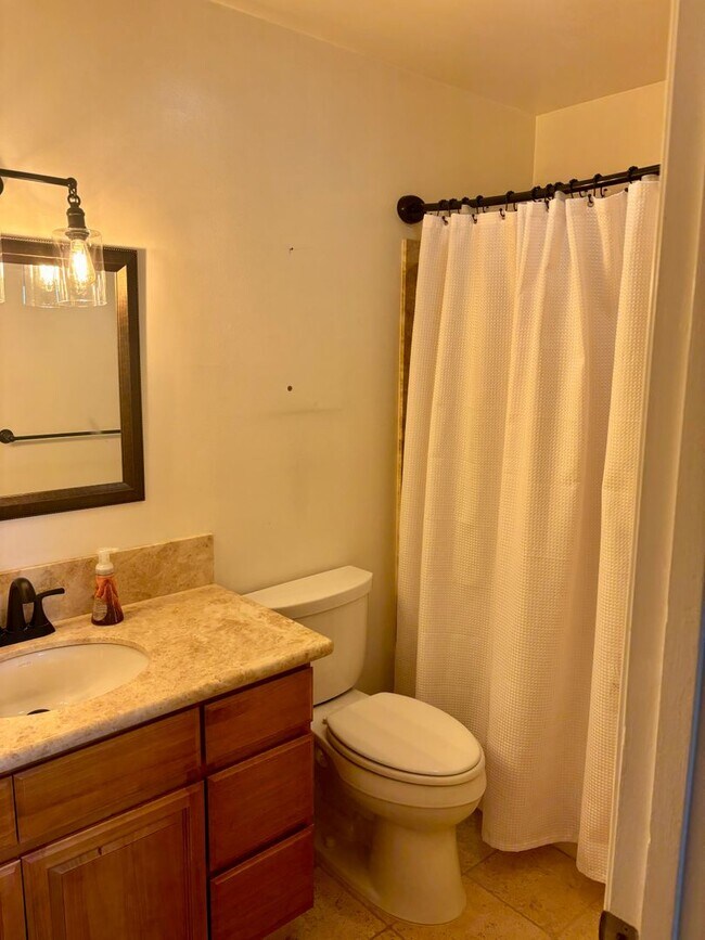 Building Photo - Light, Bright, Immaculate and lightly furnished 1 bd 1 ba condo in Walnut Creek- Keys Condo's