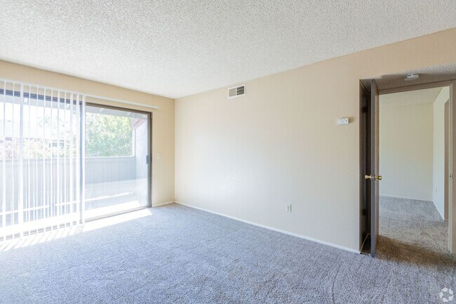Building Photo - DON'T MISS OUT ON OUR SPECIAL!!