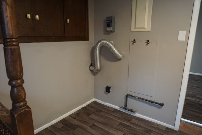 Building Photo - 4 Bedroom Remodeled West Side Salt Lake Home