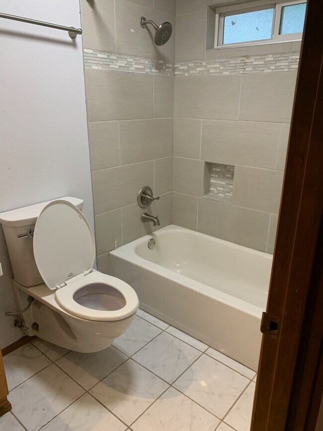 Remodel bathroom - 1048 NE 112th Ave