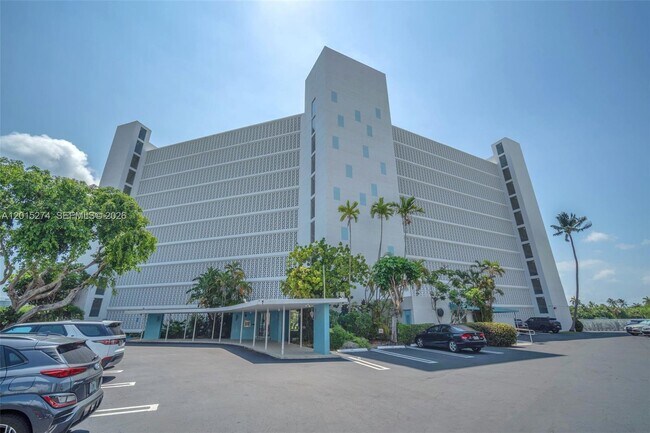 Building Photo - 9101 E Bay Harbor Dr