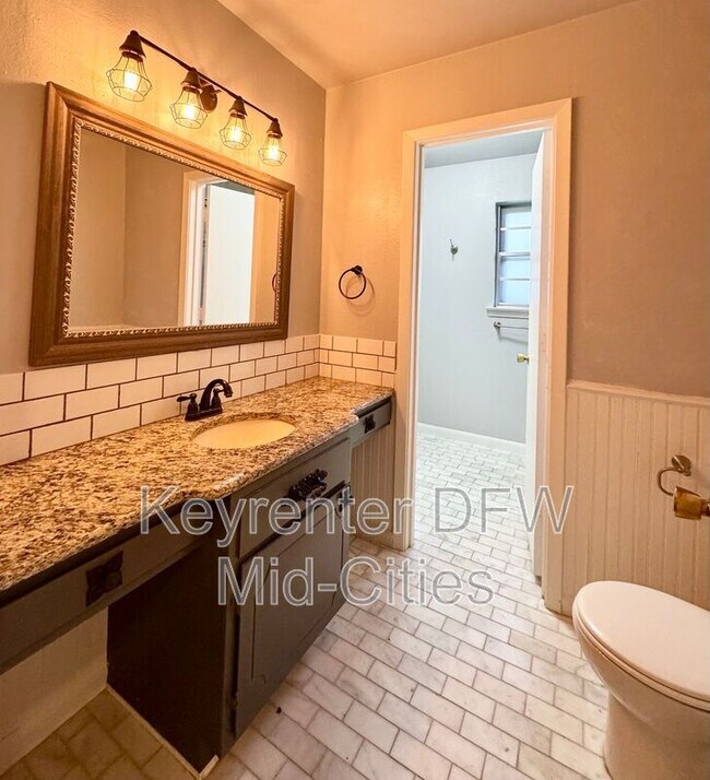 Building Photo - 2505 Crestview Cir