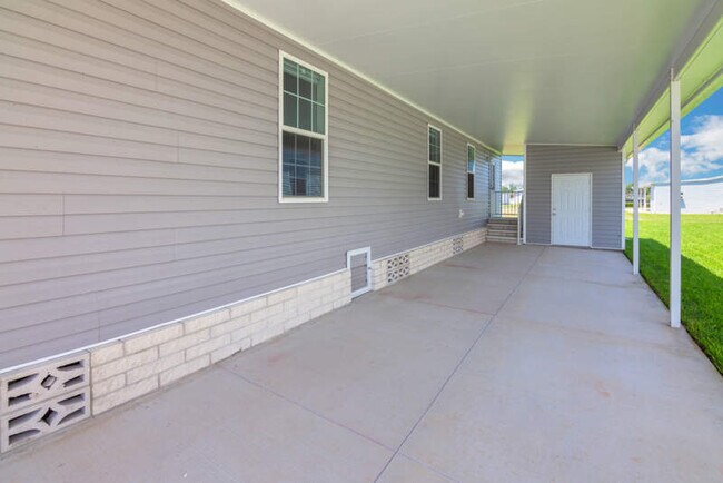 Building Photo - 1455 Whispering Pnes Lp