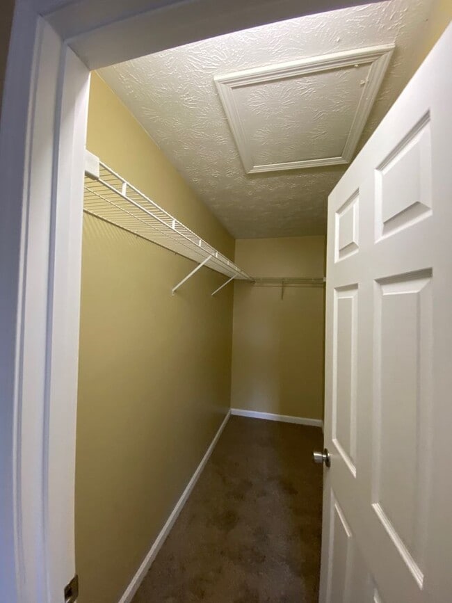 Building Photo - Now available 3 bedroom 2 bath single fami...