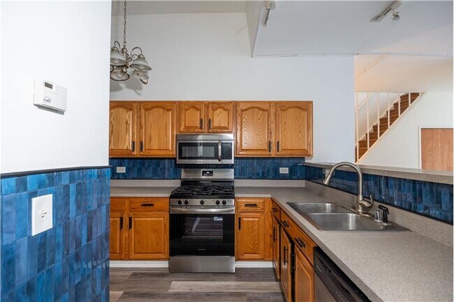 Building Photo - 1844 W Henderson St