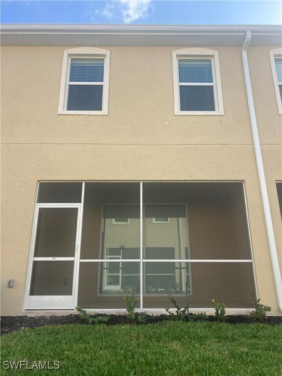 Building Photo - 2827 Blossom Wy