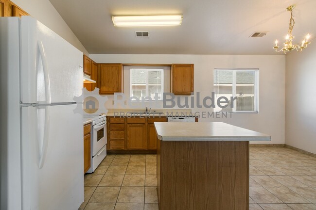 Building Photo - ****LEASE PENDING****PLEASE APPLY AT YOUR ...