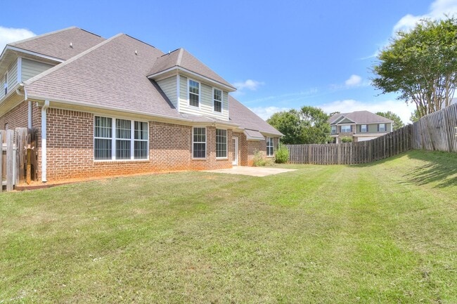 Building Photo - 6 Bedroom House in Evans