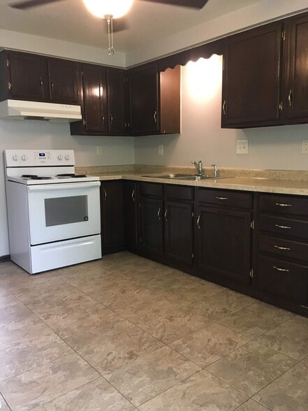 Building Photo - 803 W Van Buren St