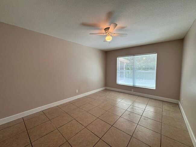 Building Photo - Fully Renovated Palm Harbor Home