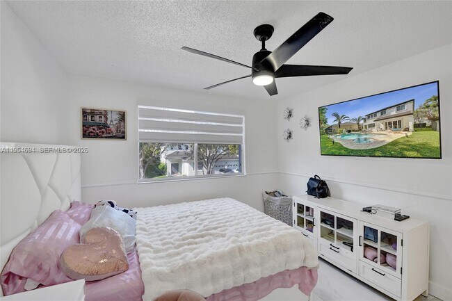 Building Photo - 1367 Camellia Cir