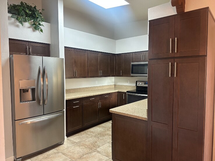 Building Photo - 5402 E Windsor Ave