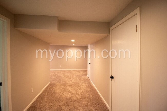 Building Photo - Spacious 4 Bed 2 Bath Home!
