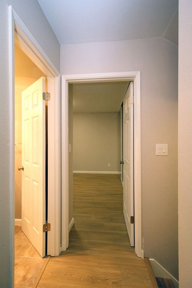 Building Photo - 4 Touchstone Dr