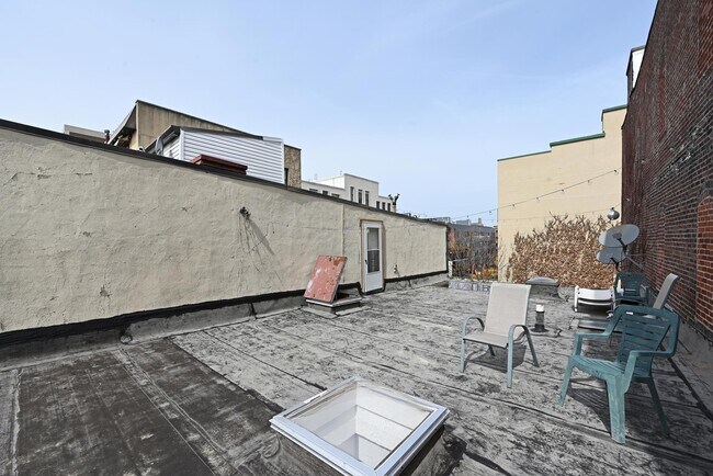 Building Photo - 354 1st St