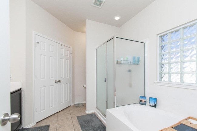 Building Photo - 10004 Birch Tree Dr