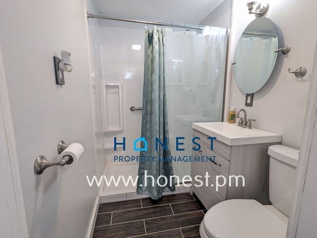 Building Photo - 162 College Ave