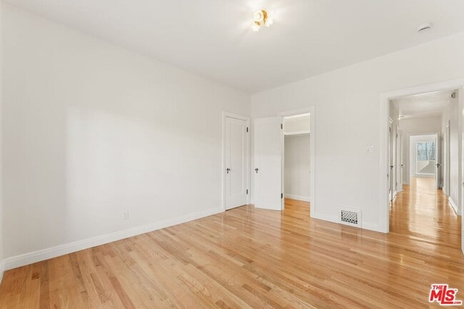 Building Photo - 123 N Orange Dr